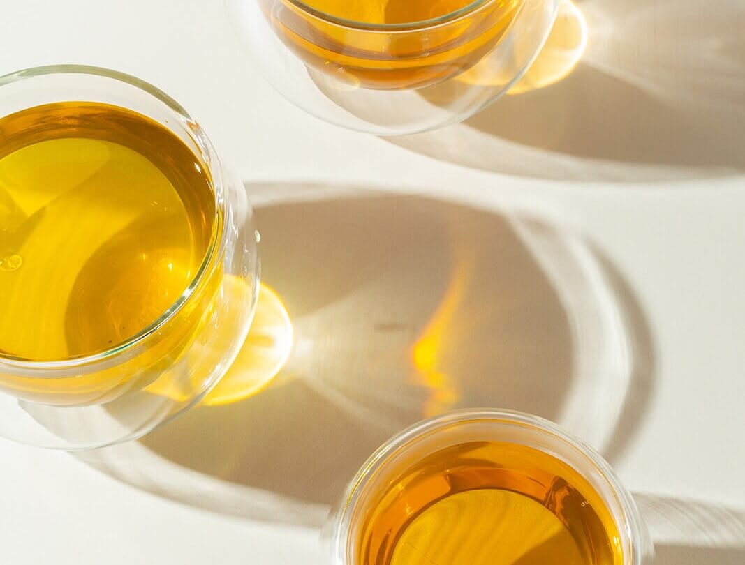 oolong tea in glass teacups